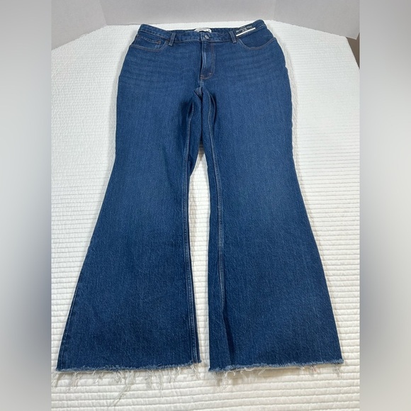 NWT Abercrombie & Fitch “Curve Love”Jeans. High Rise. Vintage Flare. Siz… - Picture 5 of 11